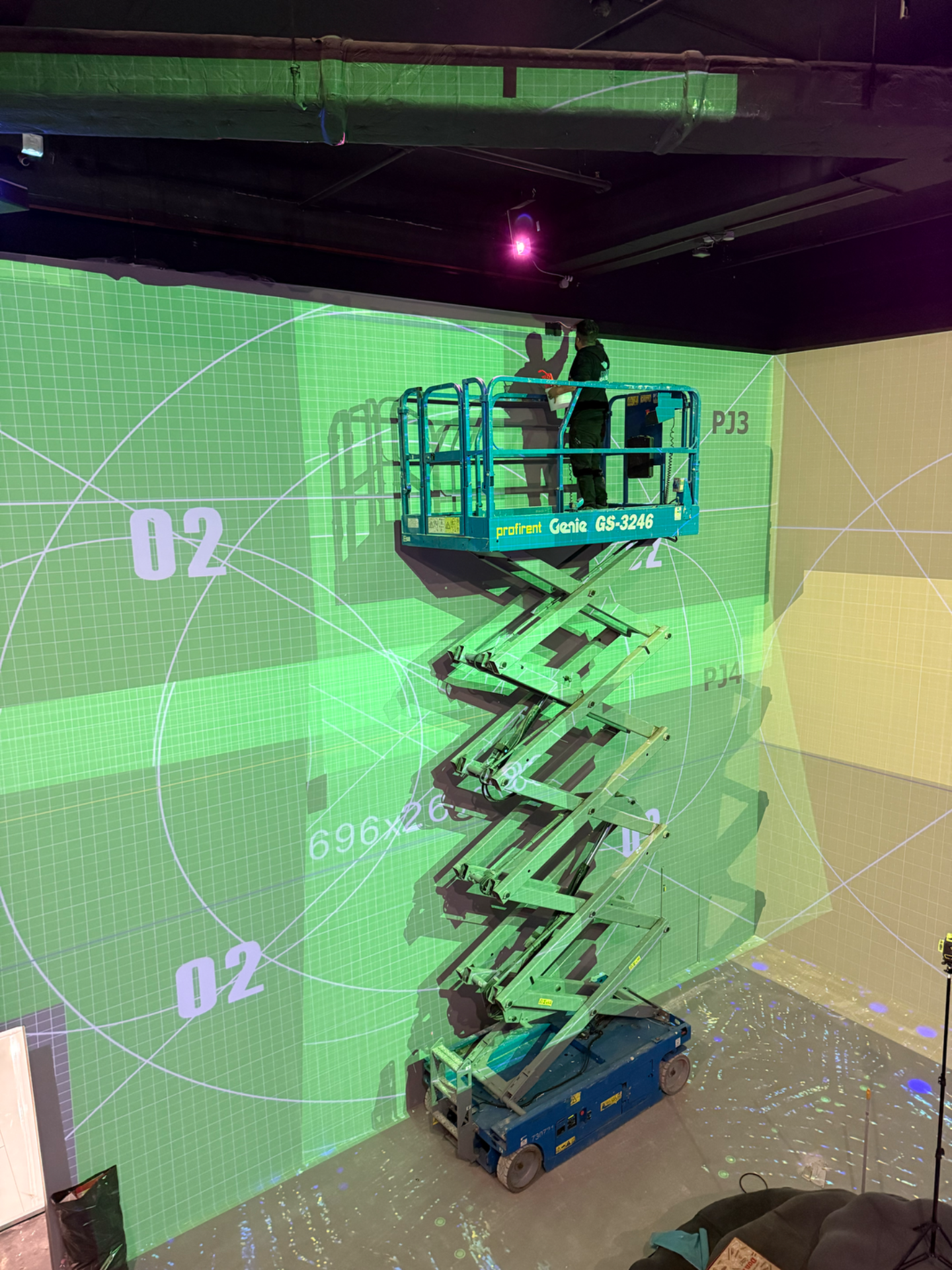 Glettelés, festés, színhatár képzés és padló festés